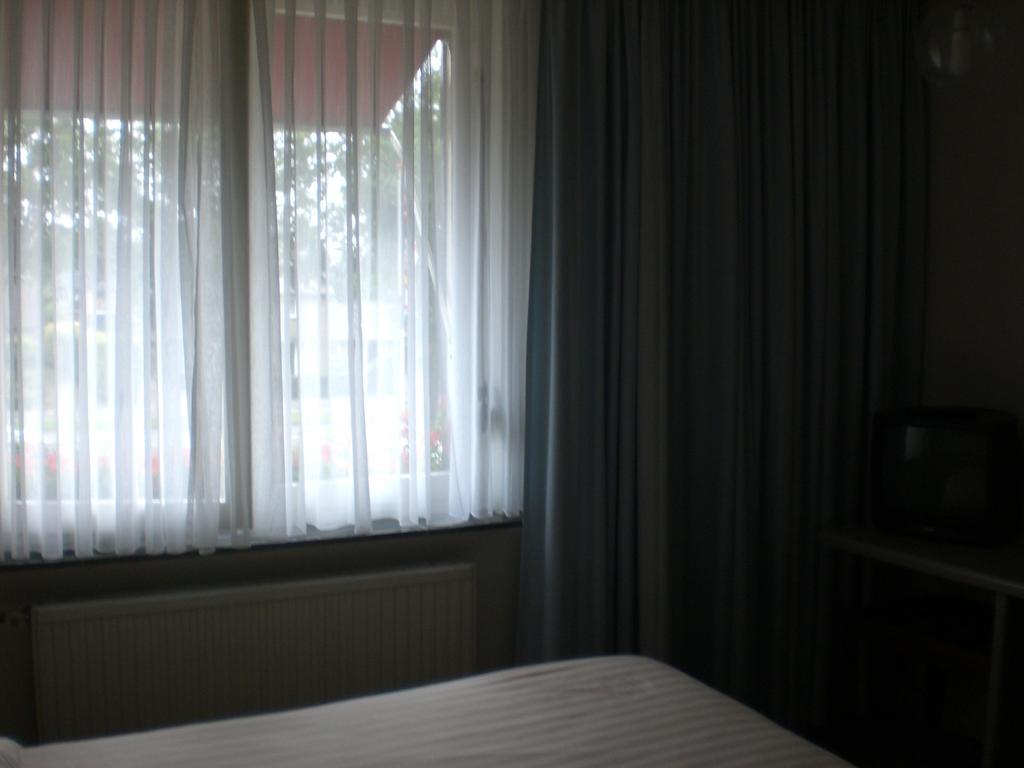 Hotel Steensel Quarto foto